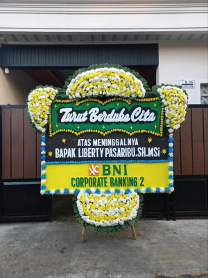 Papan Bunga Duka di Kedai Durian