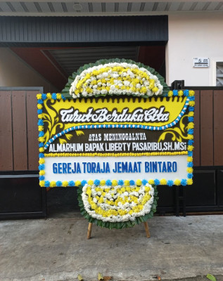 Papan Bunga Duka di Kedai Durian