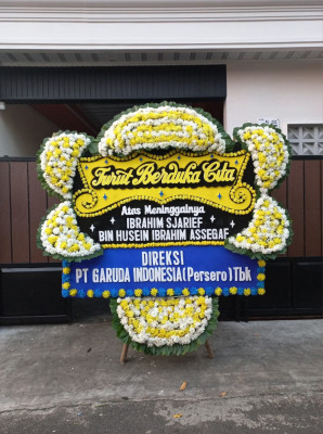 Papan Bunga Duka di Kedai Durian