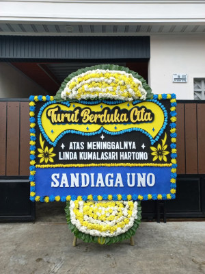 Papan Bunga Duka di Kedai Durian